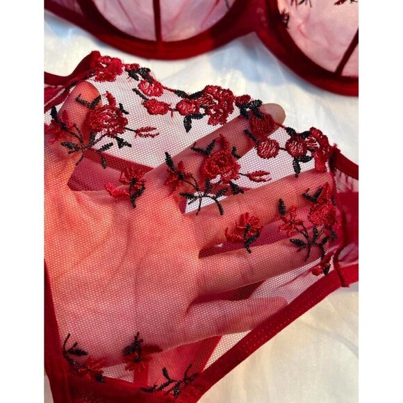 Sexy Red Romantic Flower Embroidery Lingerie Set - Picture 4 of 4